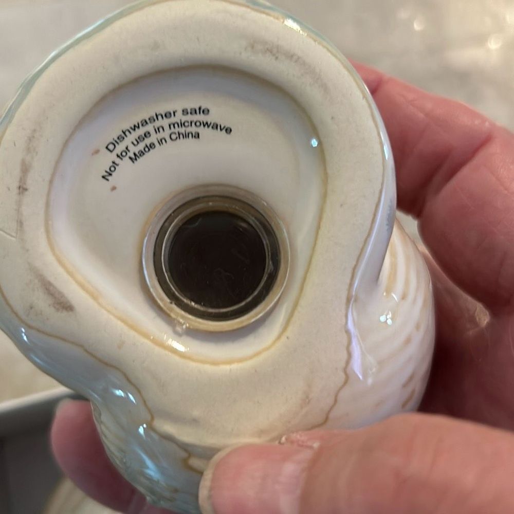 Sea Shell Salt & Pepper Shakers - Picture 4 of 5